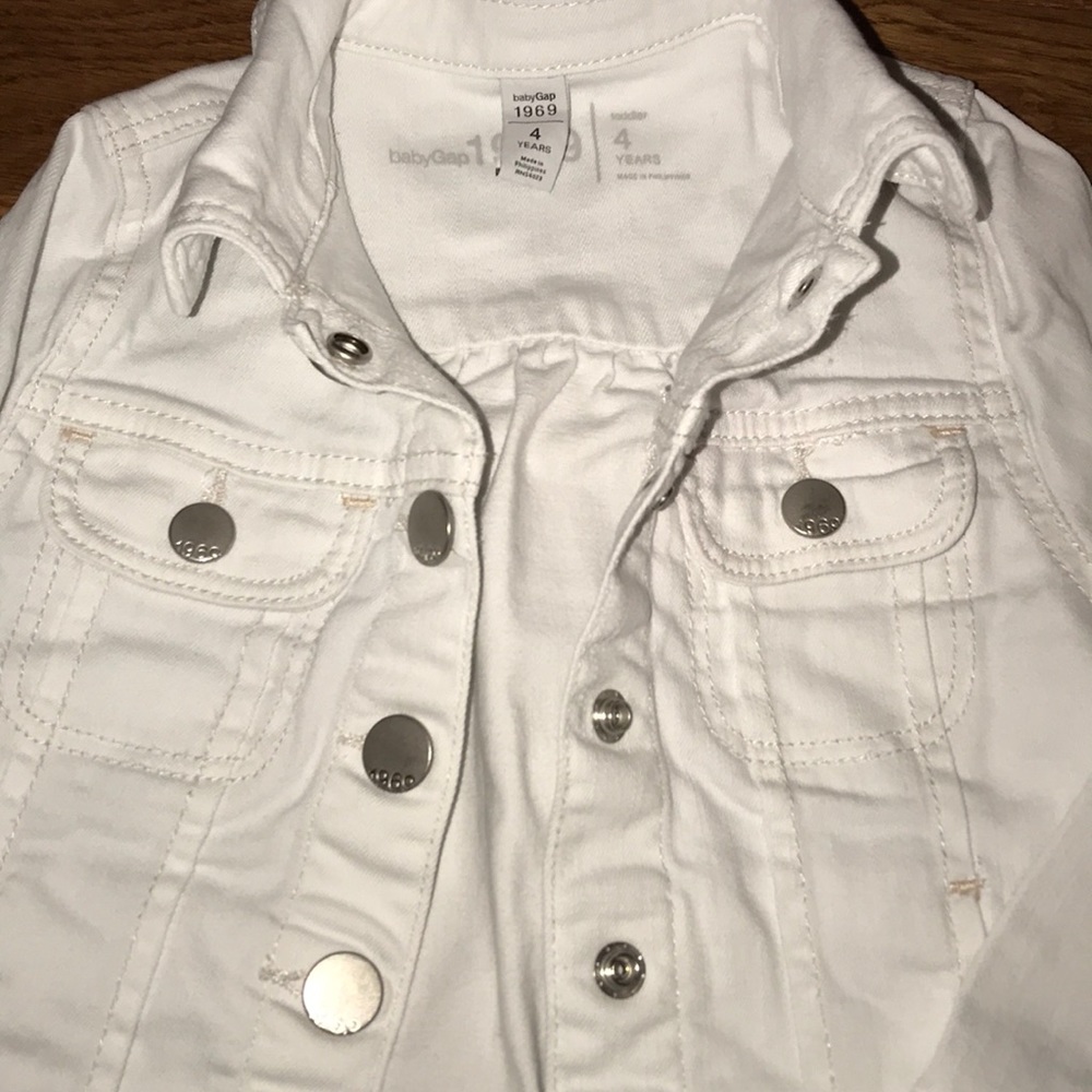 Gap - Picture 2 of 2